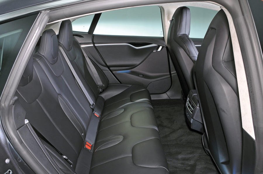 tesla-model-s-95d-rear-seats