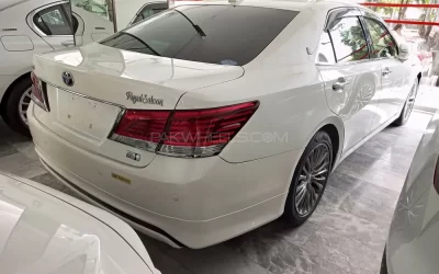 Toyota Crown Royal Saloon G 2013