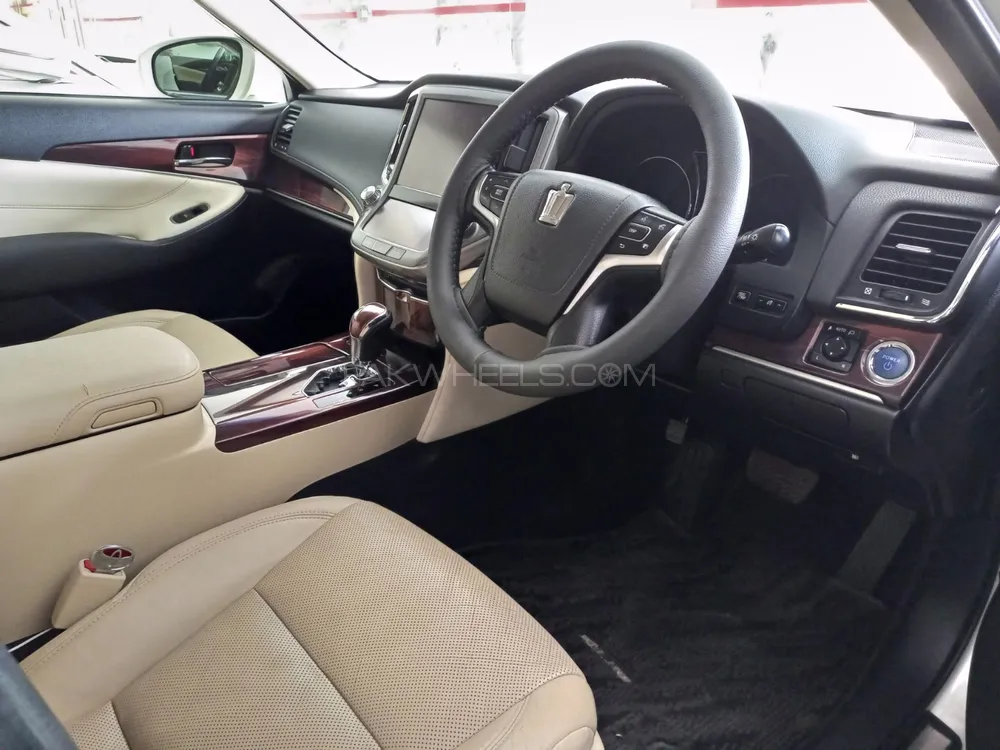 toyota-crown-royal-saloon-g-2013-77960851