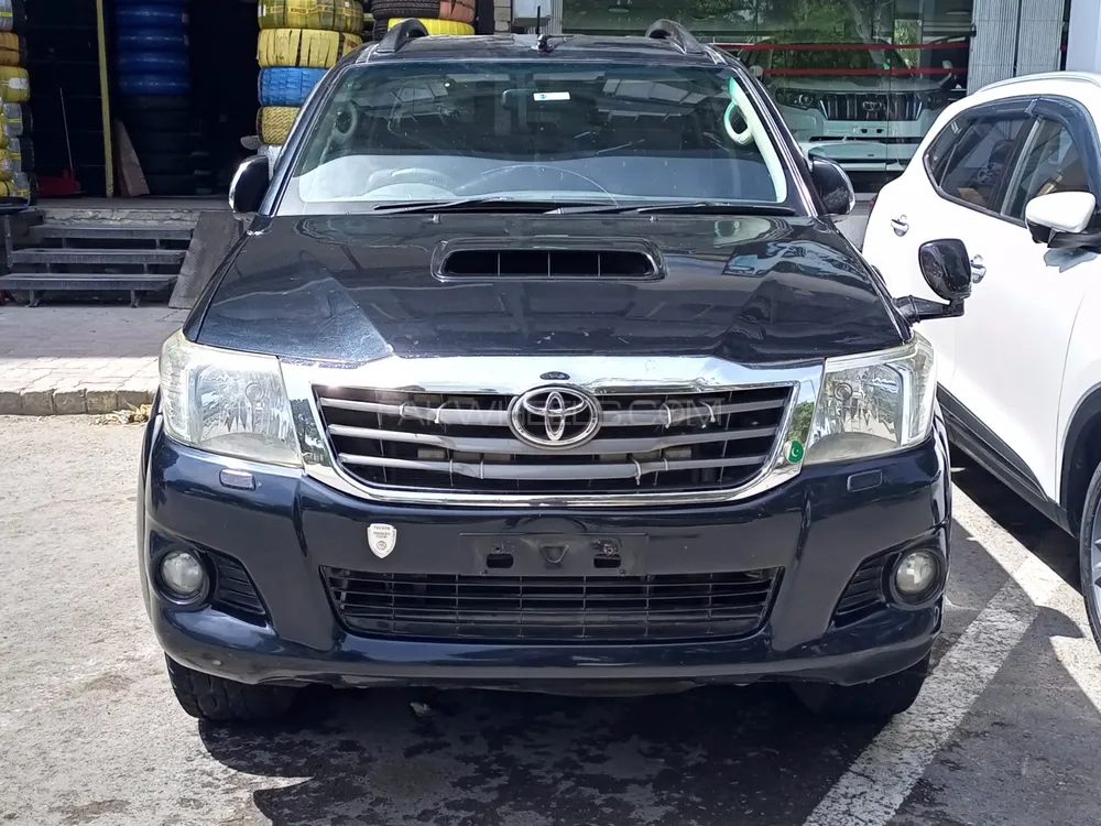 toyota-hilux-invincible-2013-83955345