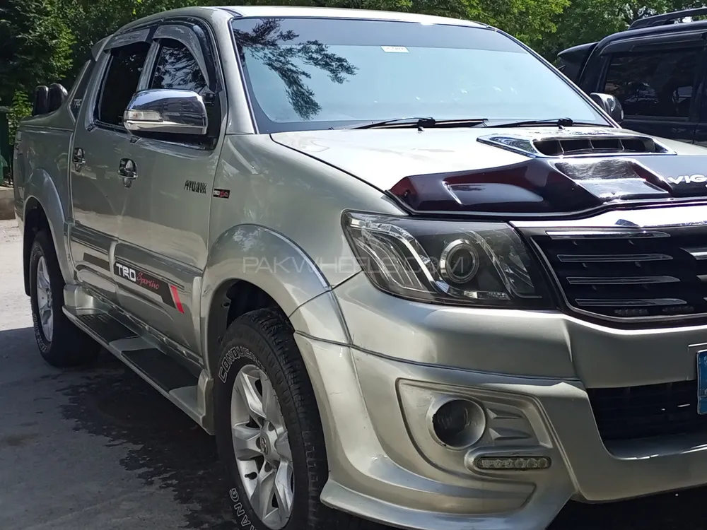 toyota-hilux-invincible-2013-87504611