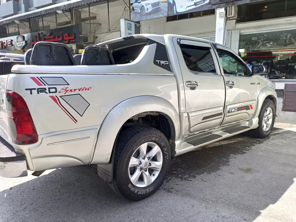 toyota-hilux-invincible-2013-87504634